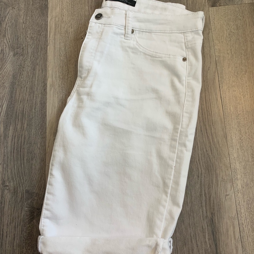 Kancan white Bermuda shorts
